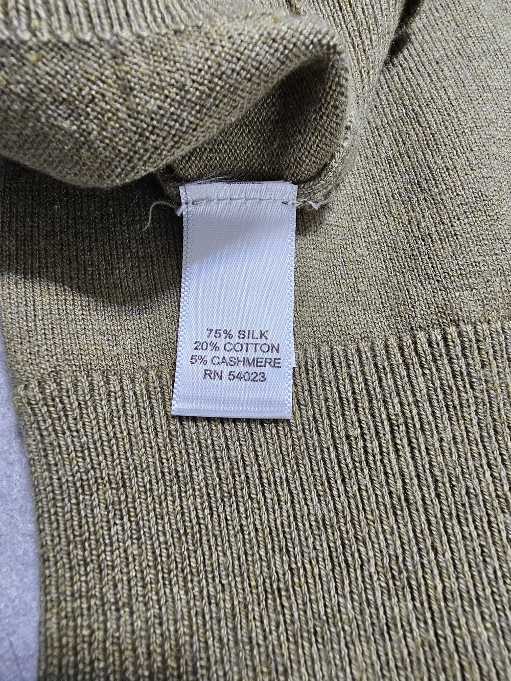 Banana Republic Luxury Blend Sweater Mens M Silk Cashmere V Neck Olive Preppy